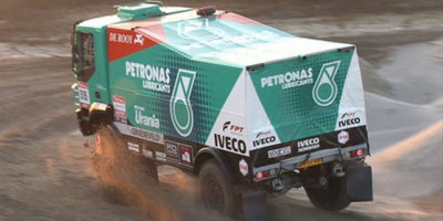 Pep Vila en el Dakar 2014 con el equipo Iveco de Rooy