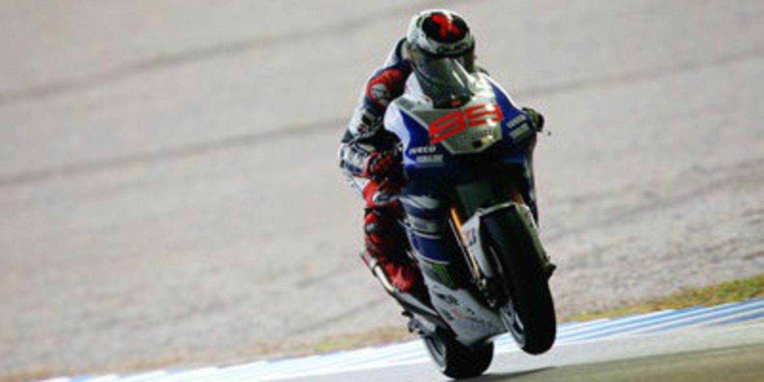 Jorge Lorenzo gana en Japón y retrasa el título de Marquez en MotoGP