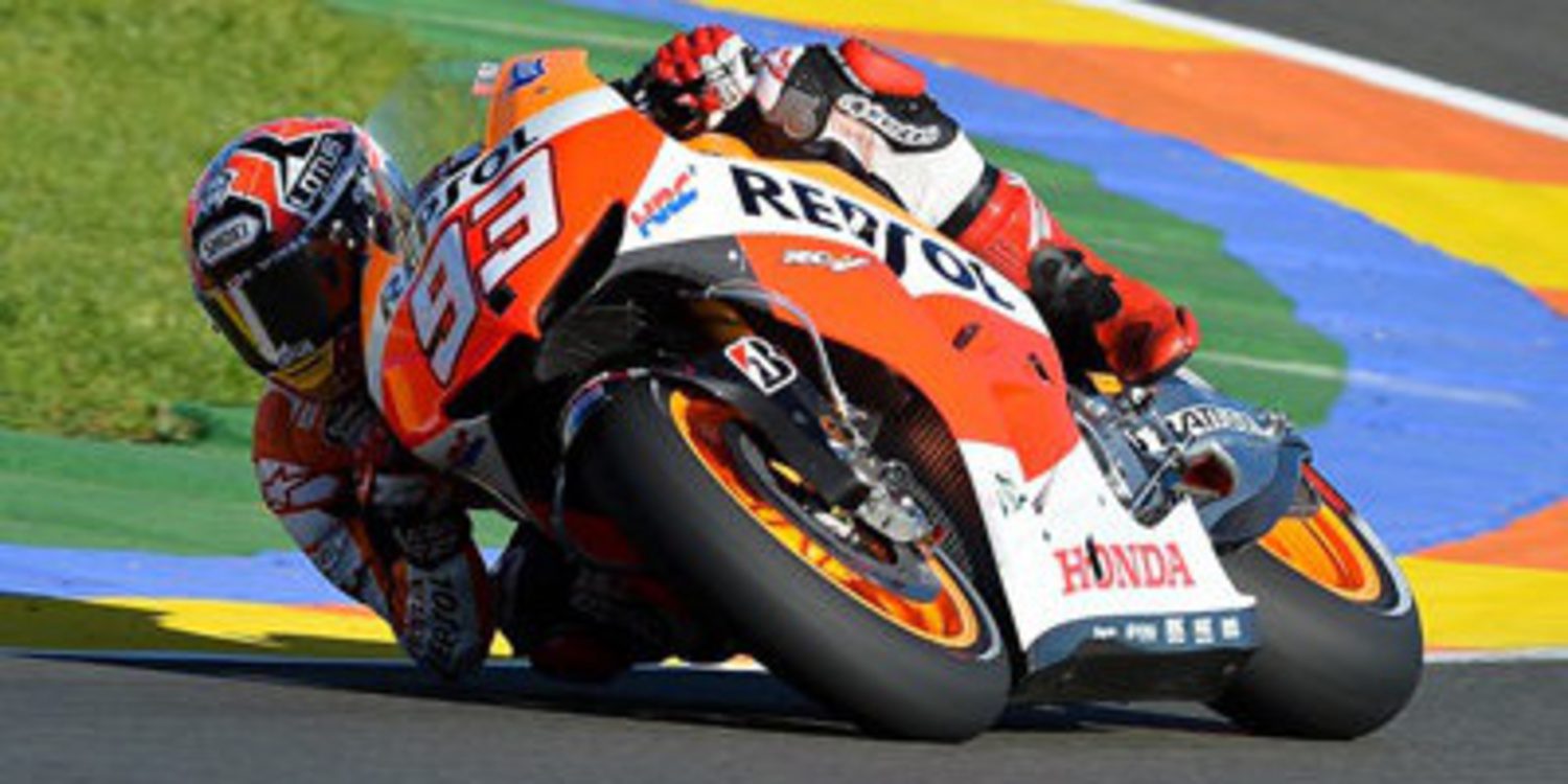 Marc Márquez destroza el crono y tiene la pole de MotoGP en Valencia
