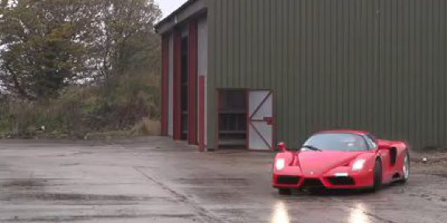 TaxTheRich y su Ferrari Enzo en slow motion