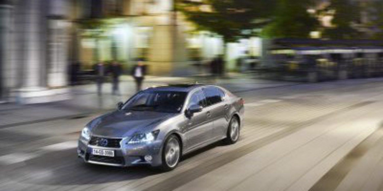 Lexus añade la nueva versión híbrida GS 300h, más económica