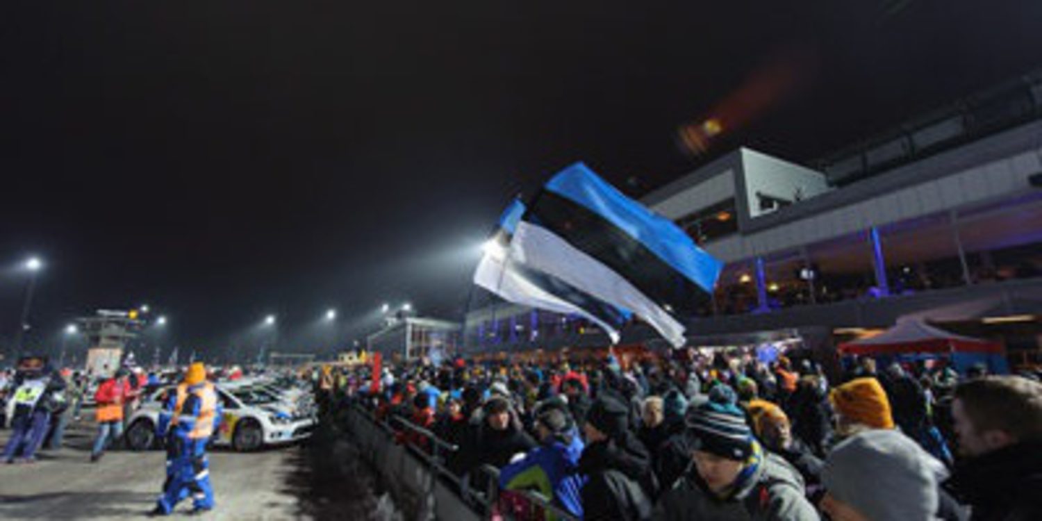 Andreas Mikkelsen compacta el Rally de Suecia en Karlstad