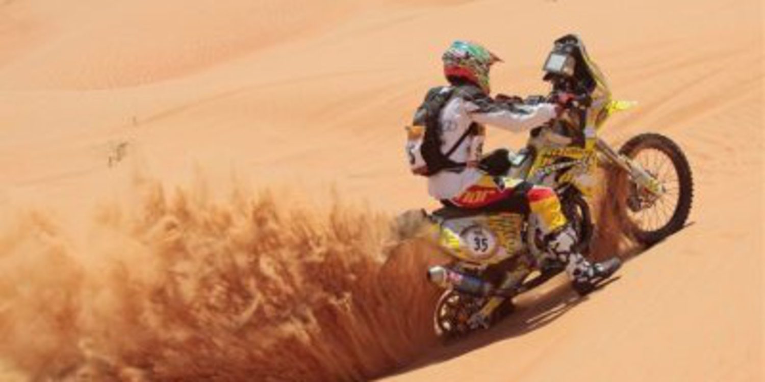 Inscritos en motos en la Abu Dhabi Desert Challenge