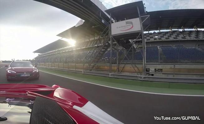 Drag race Ferrari 458 Speciale vs Tesla Model S P85D