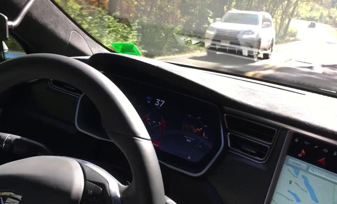 Tesla Model S piloto automático 2