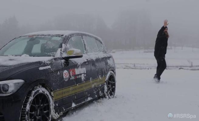 Snowboard con un Nissan GTR en Spa-Francorchamps